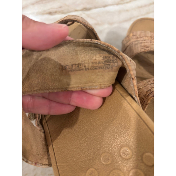 Women's Vionic Cork Sandals Size 9 (10) Beige Gold - Picture 6 of 13